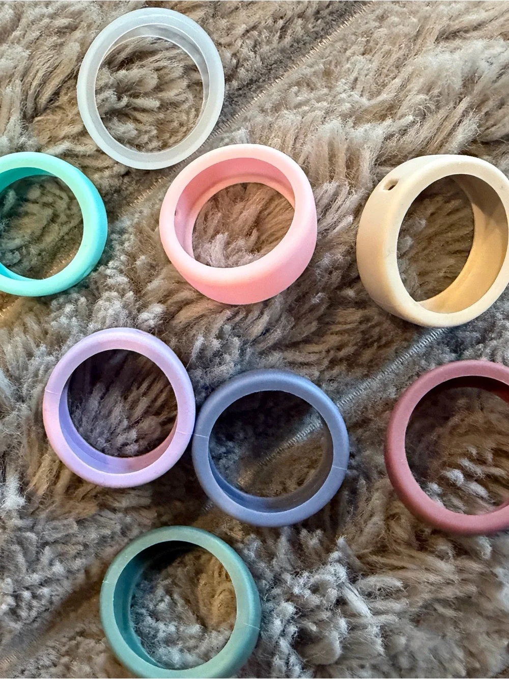 Oura Gold Ring Sensor with Multicolor Silicone Covers
